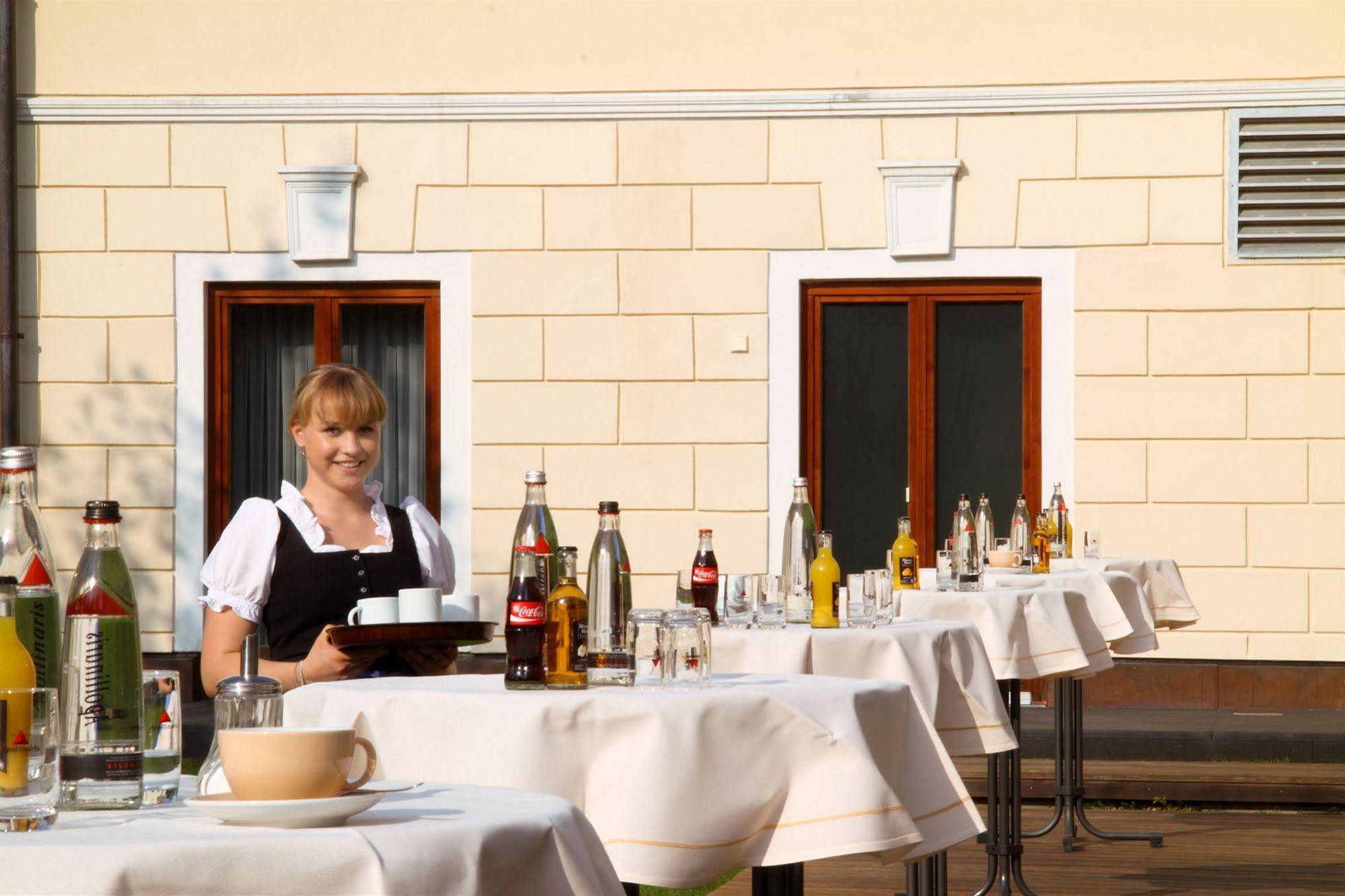 Hotel Am Schlosspark Zum Kurfurst Oberschleißheim Restaurante foto